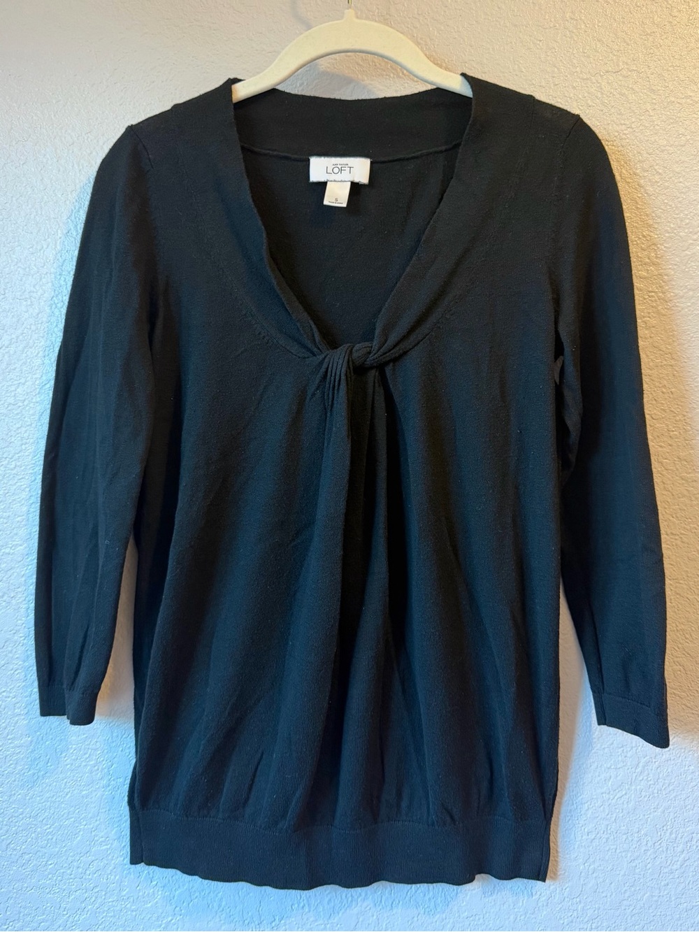 LOFT Black Twist Front V-Neck 3/4 Sleeve Lightweight Sweater. Size Small, EUC